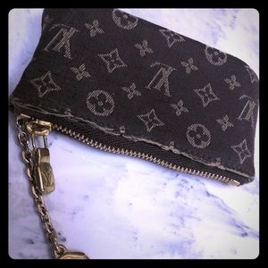 Authentic Louis Vuitton monogram coin purse!